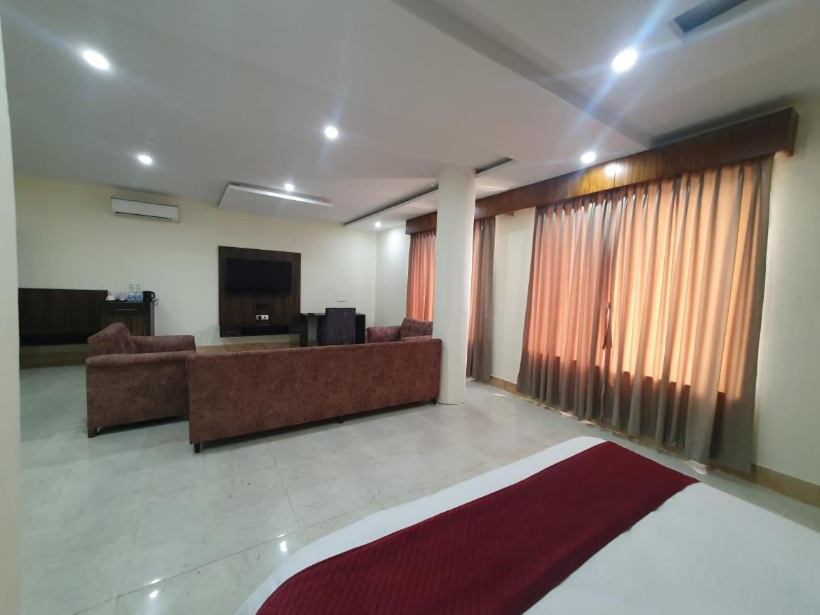 Akash Hotel Managed By Jk Hotels & Resorts Kathua Exteriör bild