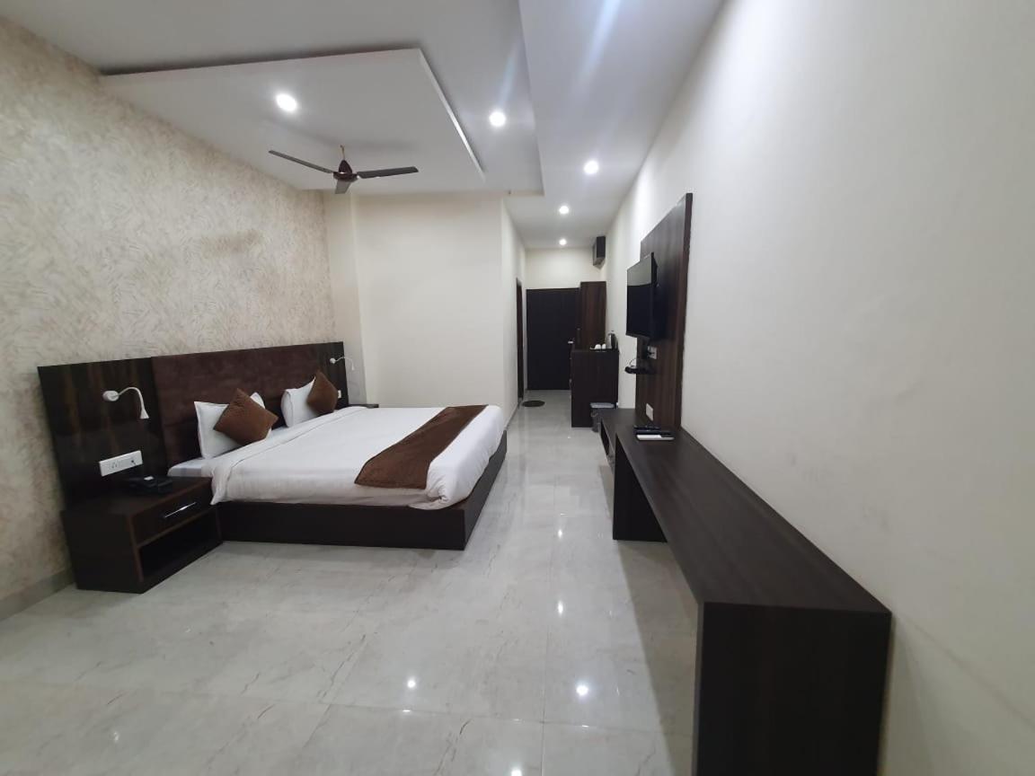 Akash Hotel Managed By Jk Hotels & Resorts Kathua Exteriör bild